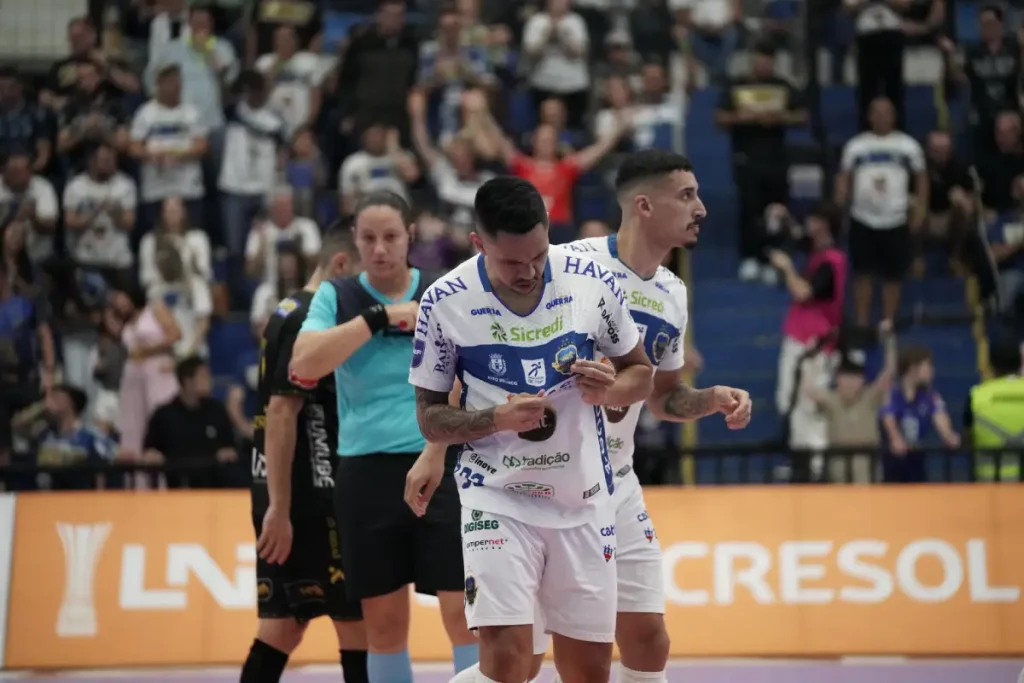 pato futsal x praia clube