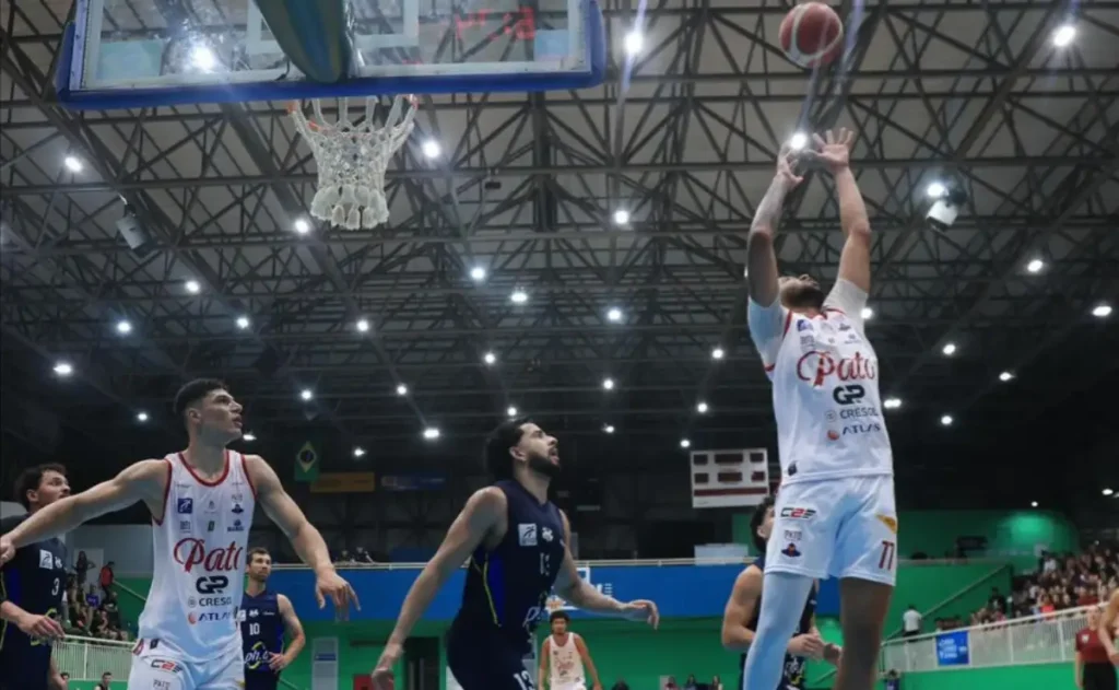 pato basquete x thalia