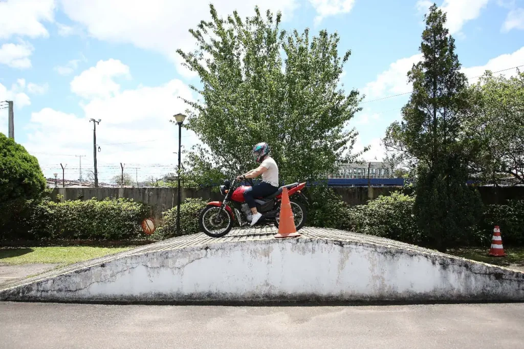 rampa teste motos detran pr